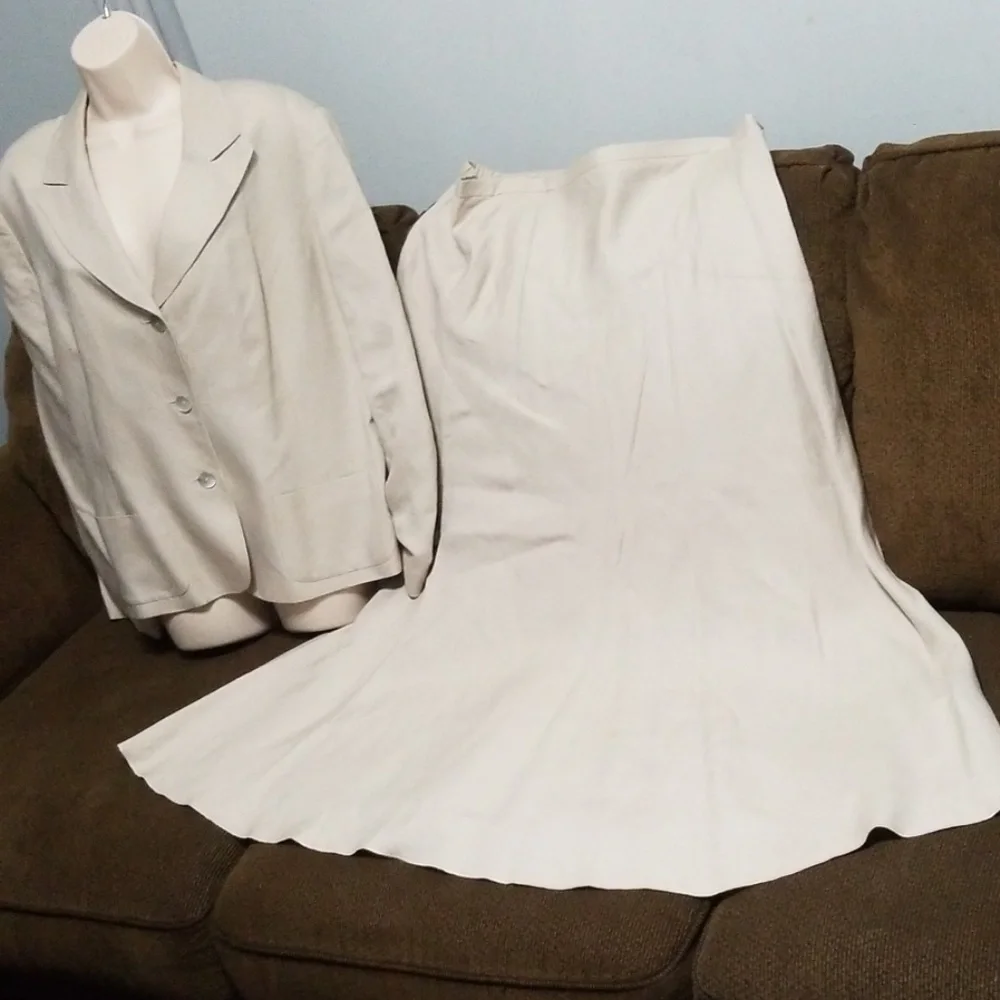 Bloomingdale's tan maxi skirt business suit